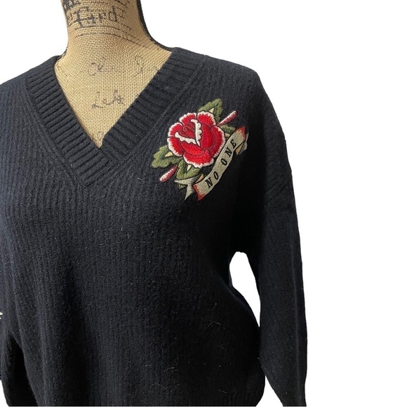 Mo & Co Wool Rose and Eagle Sweater Embroidered Size Medium Boutique Company - Picture 5 of 13
